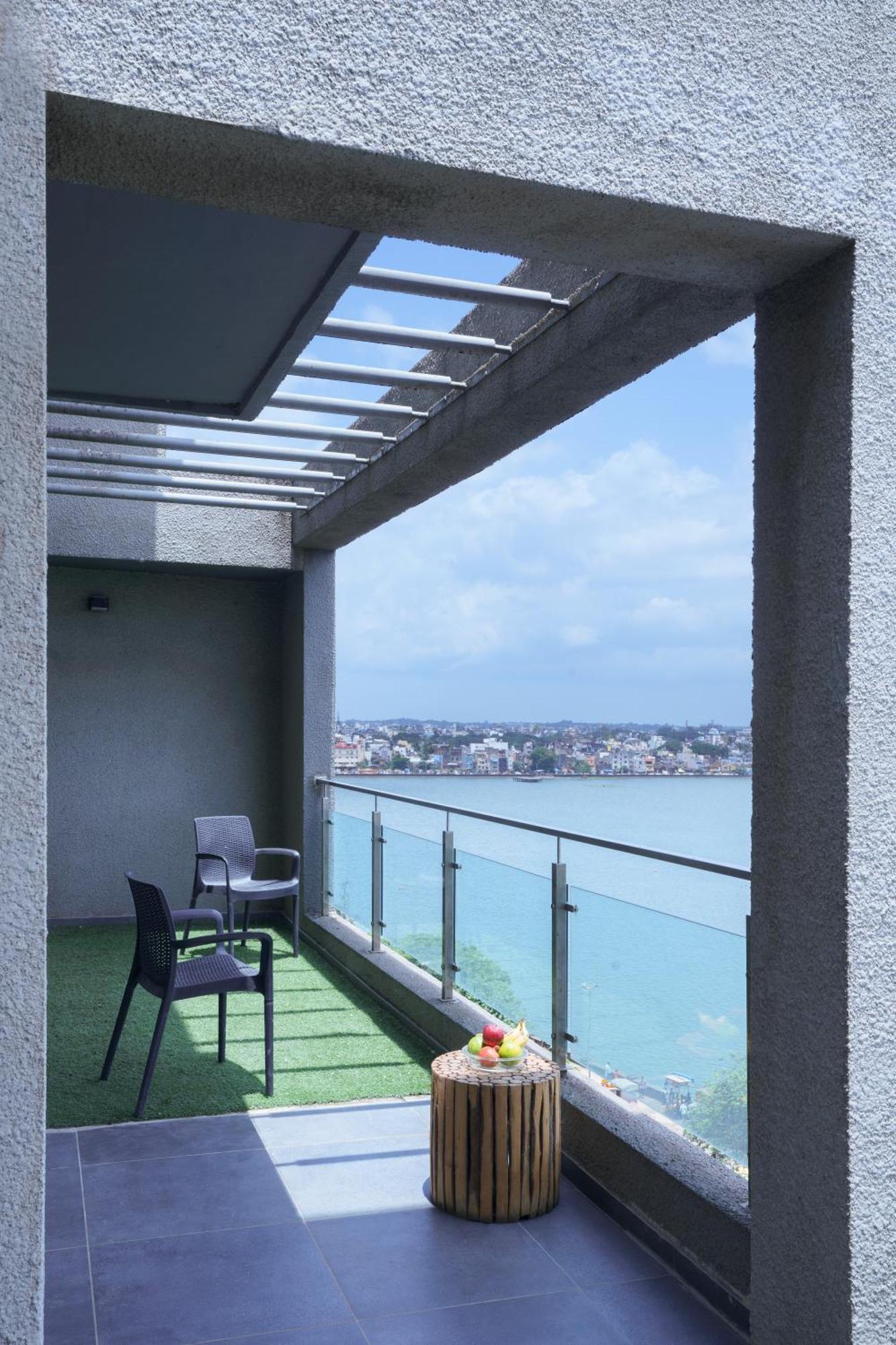 Grey Stone - Lakefront Penthouse Family Rooms Kolhapur Exterior photo